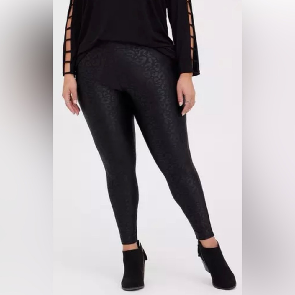 Torrid Platinum Leggings Embossed Leopard Black Size 6X Torrid 6